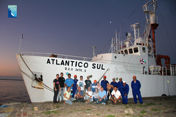 equipe e navio de pesquisa Atlatico Sul maio 14